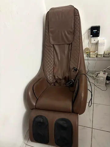 Japan make Brown electric full-body multimode massage chair — good condition with remote control