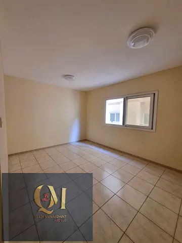 2BHK APARTMENT//CENTRAL AC //GOOD LOCATION NEAR BY BUS STOP// RENT ONLY 36K