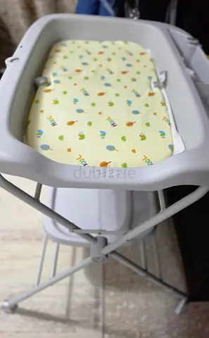 Foldable baby changing station with removable bath tub - used