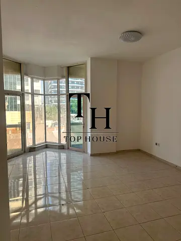 Prime Location | Spacious | Easy Accessibility To Metro/Beach