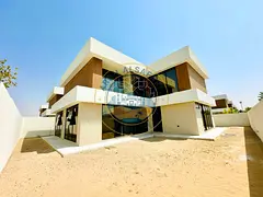 Luxurious 4BR Villa with majlis Garden corner unit