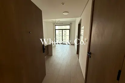 Semi-furnished | Vacant | Spacious living