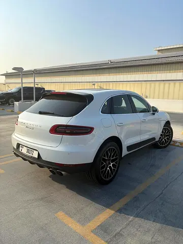 2018 Porsche MACAN photo 8