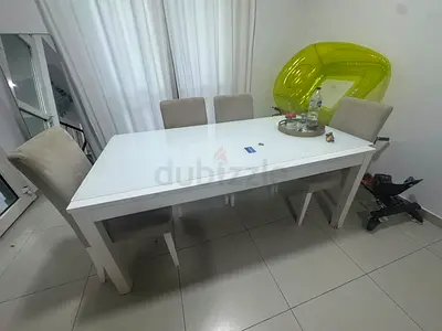 Dining table + 4 chairs