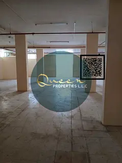 Large space / Prime and vibrant location / Close to services and amenities