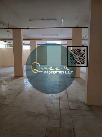 Large space / Prime and vibrant location / Close to services and amenities