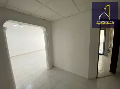 شقة ممتازة جدا لرستثمار بقلب الشارقة شارع جمال عبد الناصر بسعر منخفض جدا بالنسبة لشقق الشيرنغ