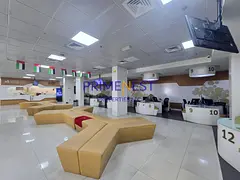 EXTENSIVE SHOWROOM-PRIME SPOT-SPLIT UNITS OPTION