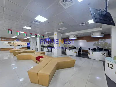 EXTENSIVE SHOWROOM-PRIME SPOT-SPLIT UNITS OPTION