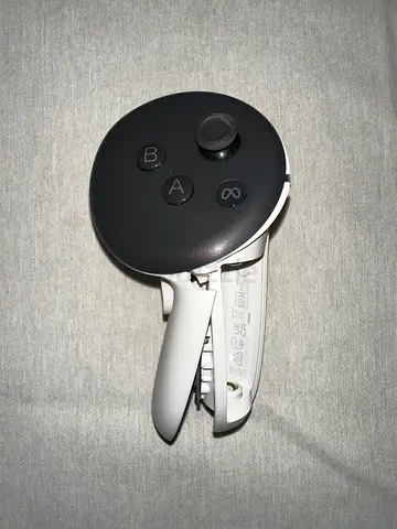 Meta Quest 3 Touch controller ( R ) | broken housing*