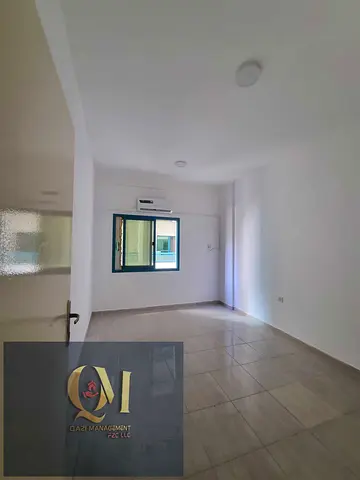 2BHK APARTMENT// 1 WOSHROOM//NO DIPOSIT//GOOD LOCATION // SIPLT AC FITED // RENT ONLY 28K
