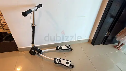 Children's three-wheel kick scooter with dual foot plates - good condition,
