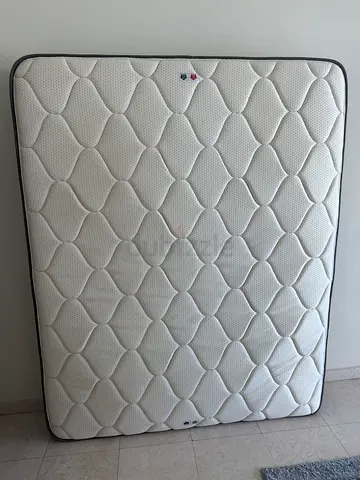 Queen size mattress in good condition 160*200