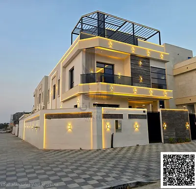 Luxury villa for sale in Al-Haliou, corner lot, 3 floors, 5 main rooms, very prime location. Price: 2.5 million.
