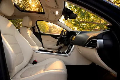 صورة 9 لـ 2020 Jaguar XE