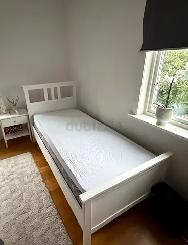 White single bed frame with pull-out trundle, good condition