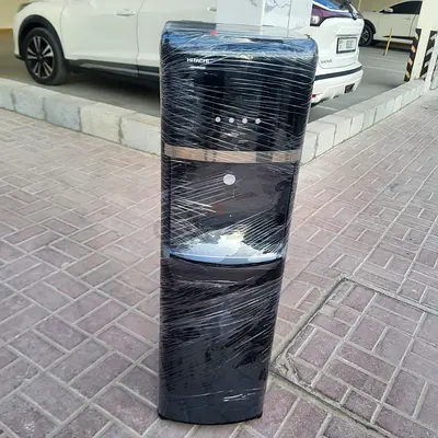 Bottom load water dispenser