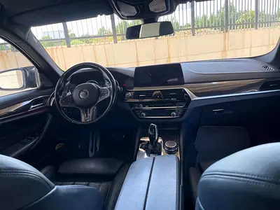 2017 BMW 5-SERIES 照片 6
