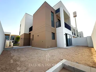 Corner Unit | Spacious Layout | Vacant | Prime Location