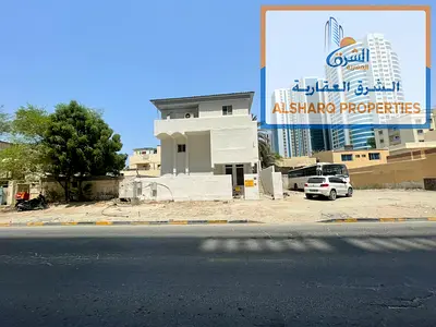 مبنى تجاري كامل على شارع رئيسي في البستان بالقرب من الكورنيش