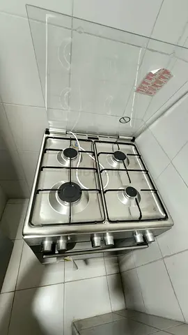 Brand new 4-Burner Stainless Steel Gas Cooker with Glass Lid - never used - spotless.