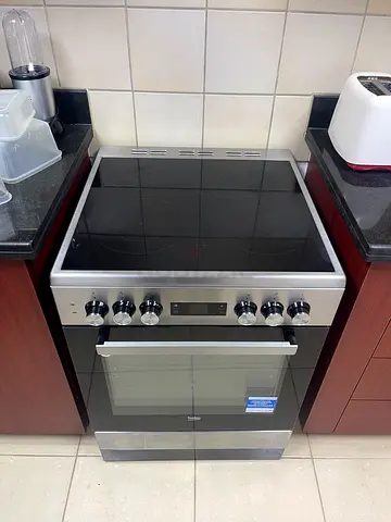 Electric cooker like new 60/60cm Beko brand very good working free delivery installation with warran