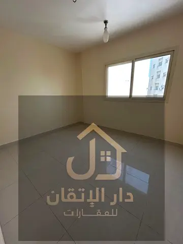 فرصة رائعة للإيجار شقة غرفتين وصاله منطقه المصلى تكييف مركزي  مساحة واسعة