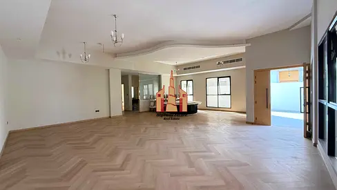 Luxurious 5BR Villa with Maid’sroom + Wardrobes in Hoshi