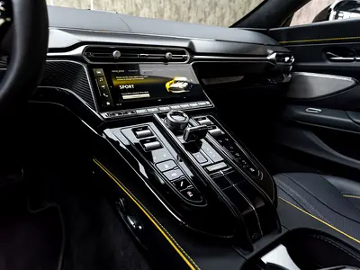 2025 Aston Martin VANTAGE 缩略图 16