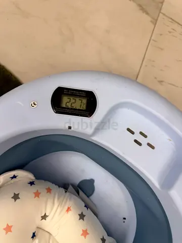 Light blue baby bath tub with built-in temperature gauge