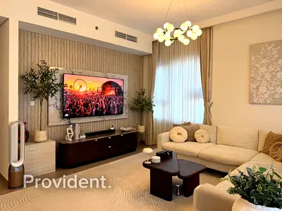 Fully Furnished | Upgraded | Closed Kitchen