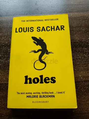 Holes by Louis Sachar - Paperback (English) - Good Condition