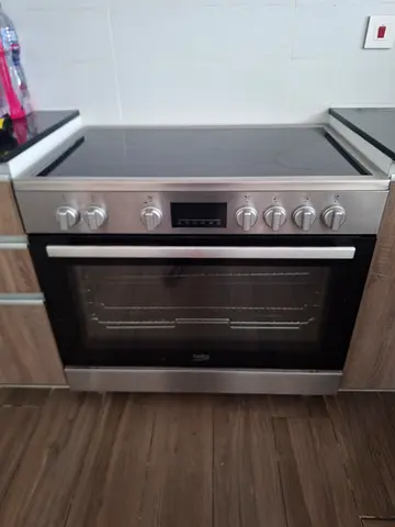 Beko top model 5 hubs  electric cooker
