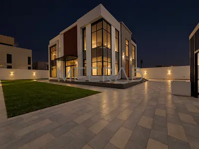 | ELEGANT DESIGN | MODERN VILLA WITH PVT GARDEN |
