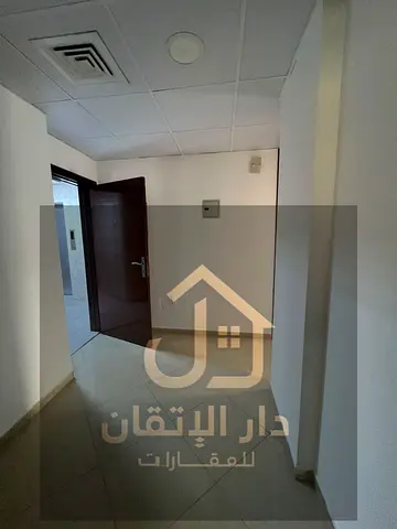 غرفة وصالة للإيجار في المصلى بجانب جراند مول | تكييف مركزي وخزائن حائط