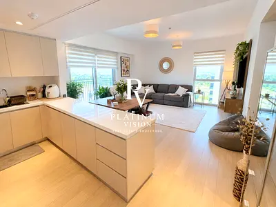 4 PAYMENTS! Corner | Vacant | High Floor | 3BR + Maids