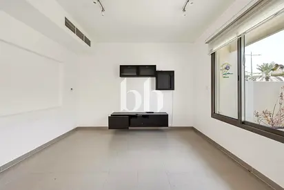 Single Row | Landscaped Garden | 1 Month Free