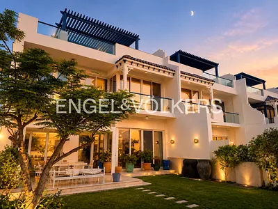 Upgraded & Furnished | Vacant | Beach Access