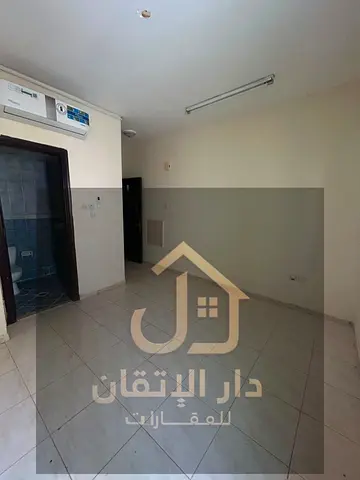 Golden opportunity for rent: studio apartment in Al Goueir area. Excellent location, close to services, and at a competitive price.