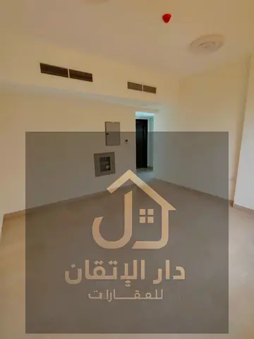 فرصة ذهبية للإيجار | غرفه وصاله منطقه المصلى موقع حيوي وقريب من جميع الخدمات