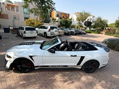 2022 FORD MUSTANG photo 6