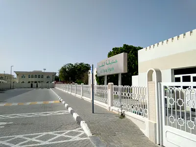 أرض سكنية للبيع في الشارقة – منطقة الفلج | مقابل حديقة الفلج مباشرة | 8,000 قدم مربع | 1.75 مليون درهم