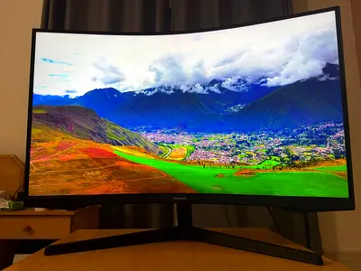 Samsung Odyssey G5 Gaming Monitor (QHD / 165Hz / 1000R Curved) – Excellent Condition