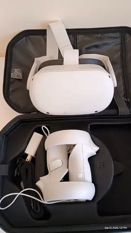 Meta Quest 2 (128GB) VR headset with original case and charger