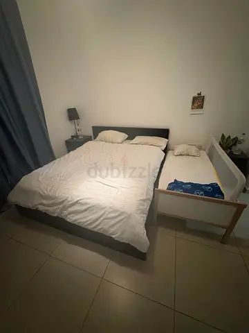 2 queen beds with mattress