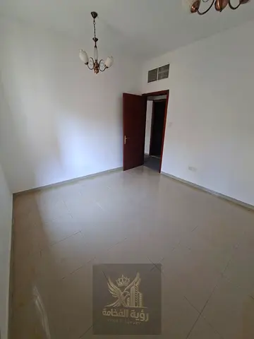 للإيجار السنوي في الشارقة القاسمية المحطة غرفة وصالة تكييف وغاز مركزي حمام السعر 28000 درهم التأمين 2000 كاش الدفع 4 دفعات