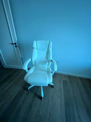 White ergonomic office chair with footrest - good condition