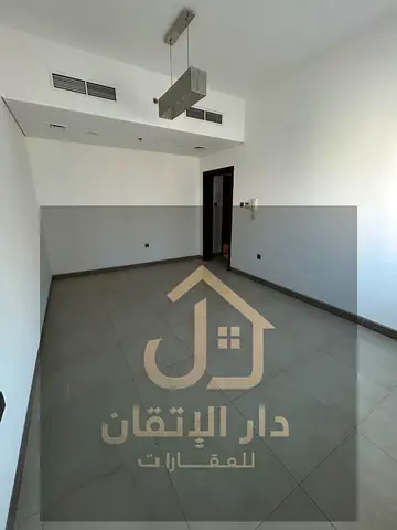 غرفة وصالة للإيجار السنوي في الرولة | جيم ومسبح | تكييف مركزي | 4 دفعات
