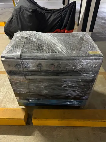 Used freestanding gas cooker/oven wrapped for transport - good condition
