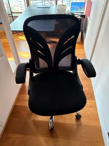 Ergonomic Mesh Office Chair with Armrests and Wheels - Good Condition